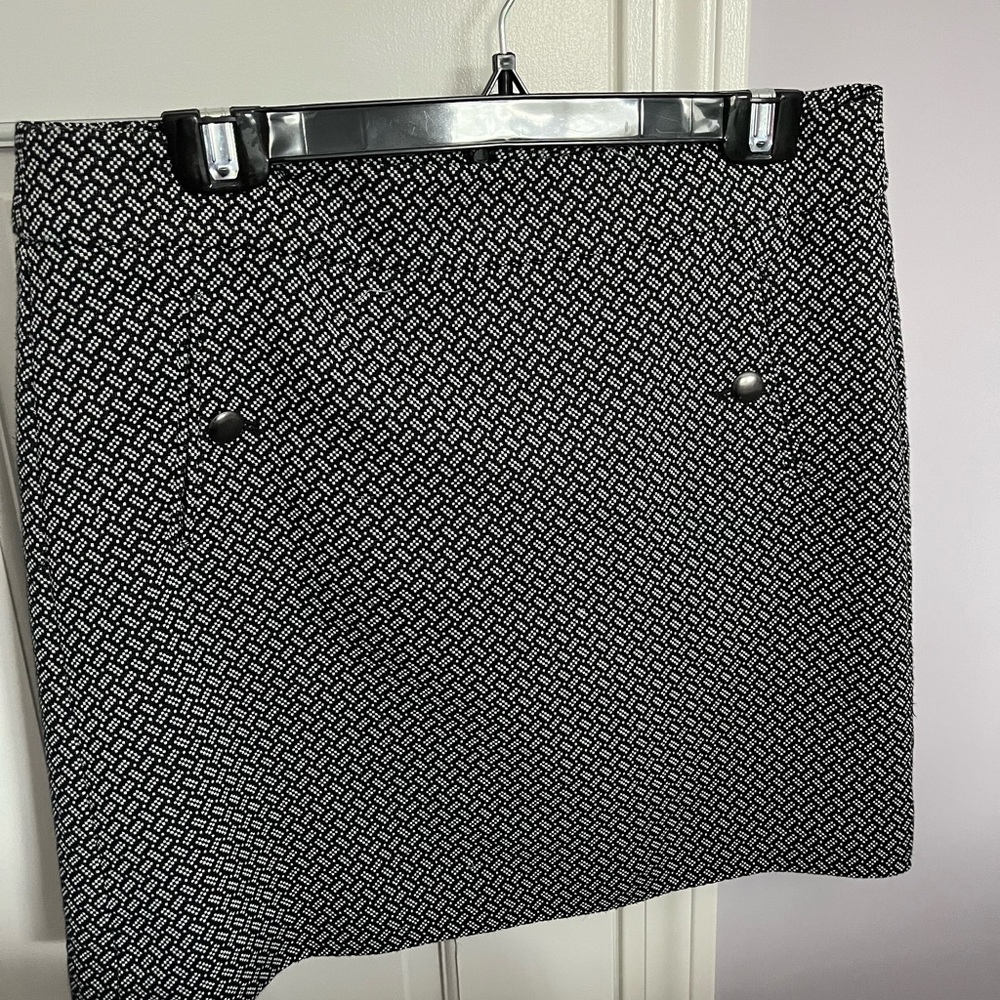 Loft Black Patterned mini skirt, size 6